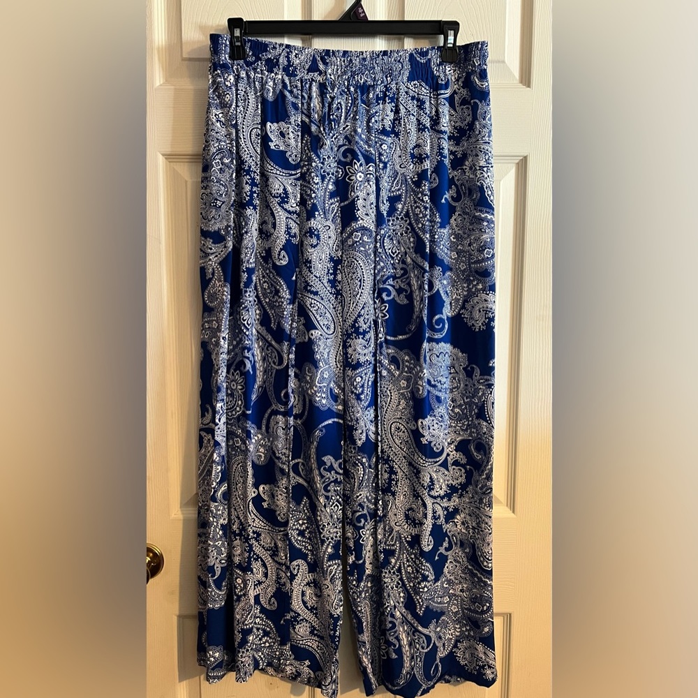Roaman’s wide leg pants, rayon, blue, white paisley print, size 18/20